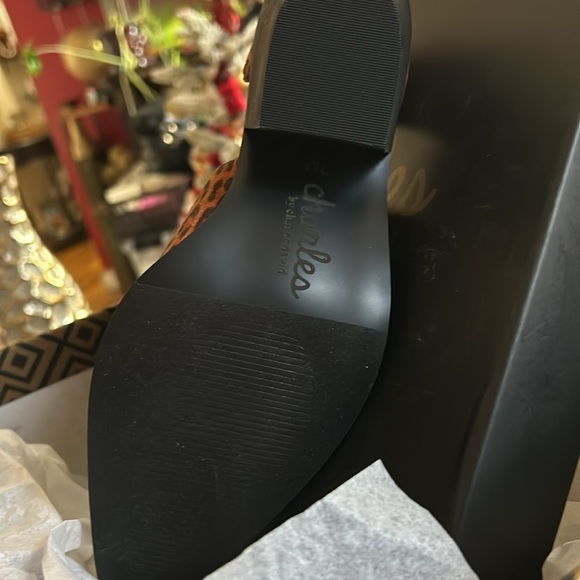 NWB Animal print ! - Picture 6 of 6